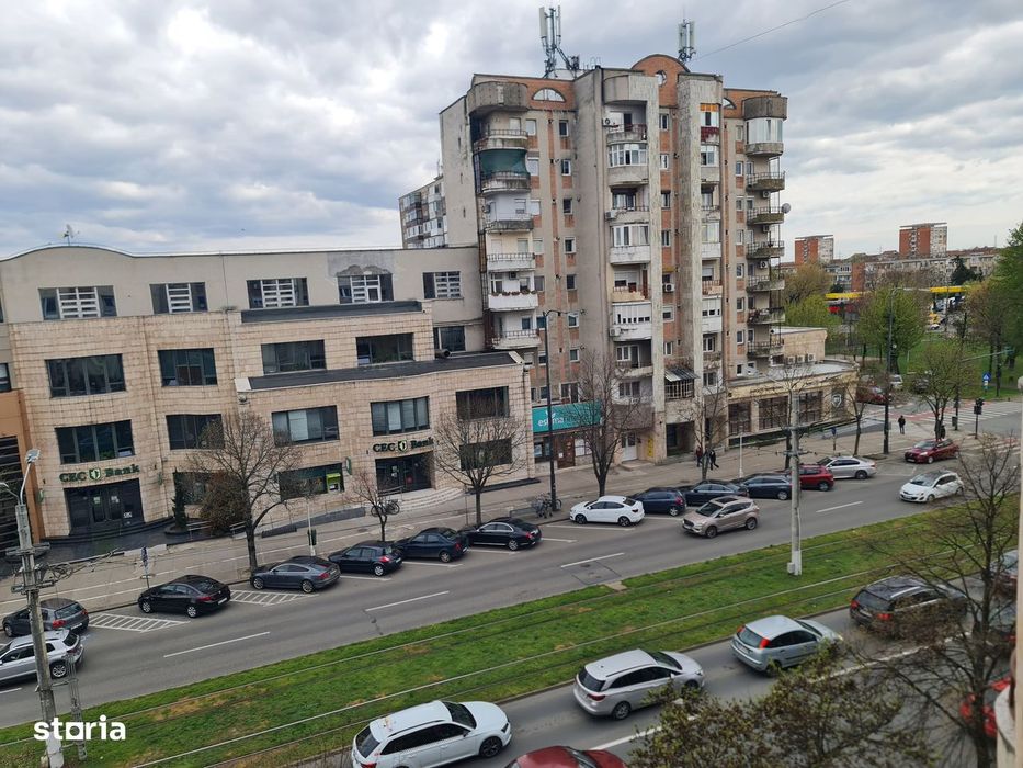 Inchiriez ap. 2 camere Decomandat Pe Bulevard Centrala,Clima.