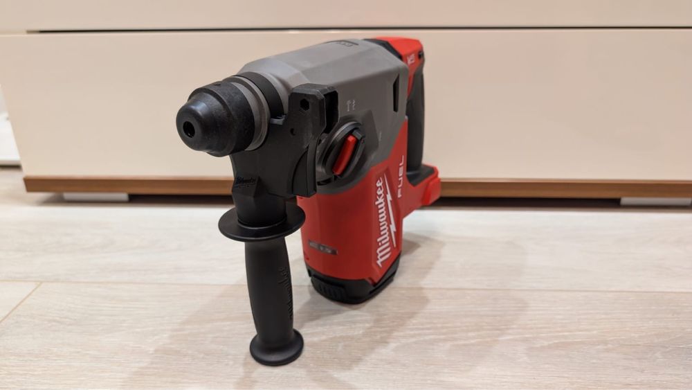 Аккумуляторный перфоратор Milwaukee M18