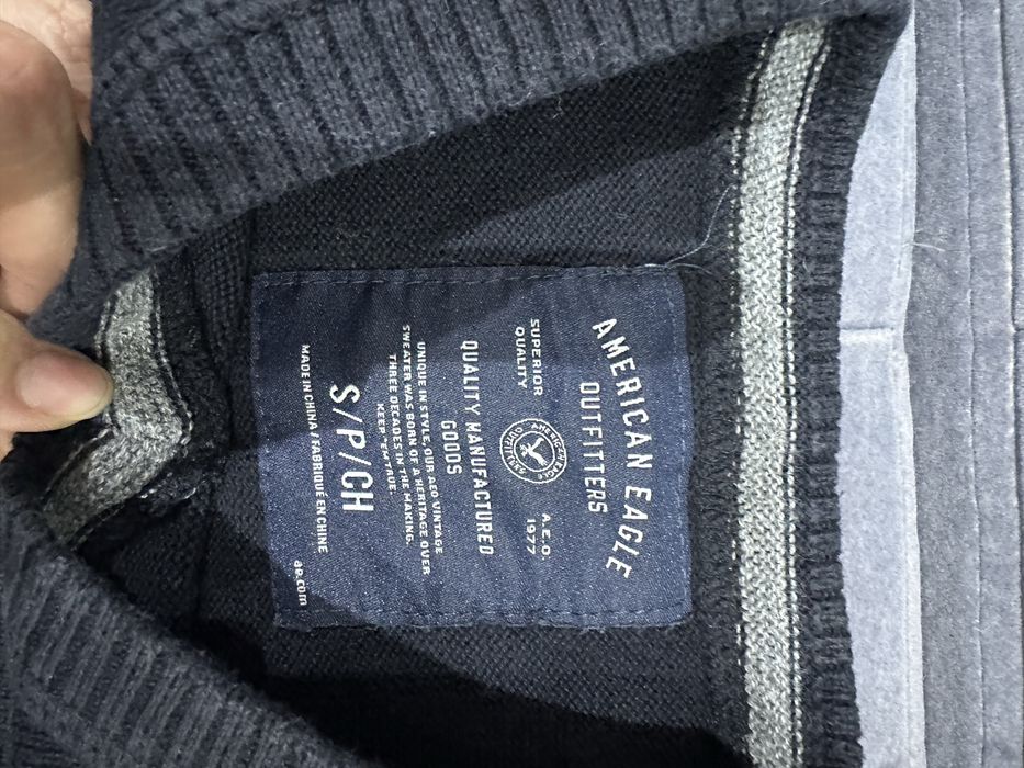 American eagle темно-синий свитер