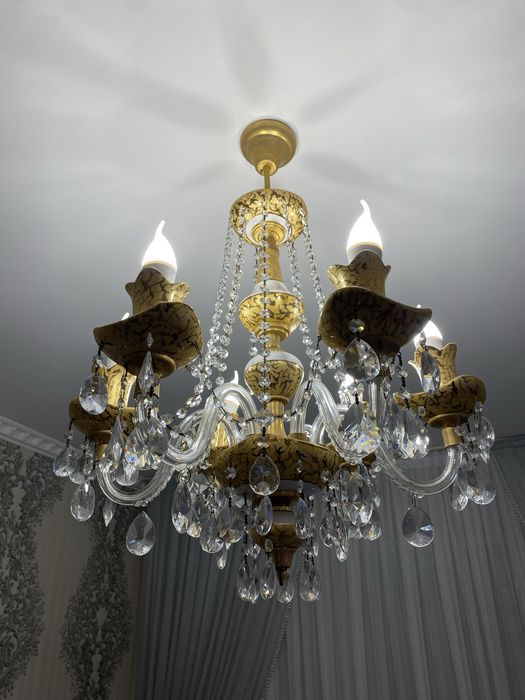 Люстра пподается