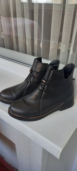 Продам женскую обувь