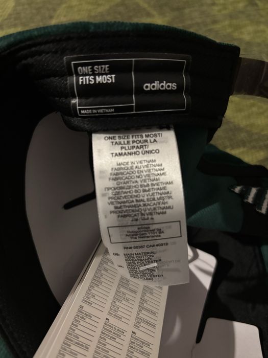 НОВИ шапки с козерка Adidas