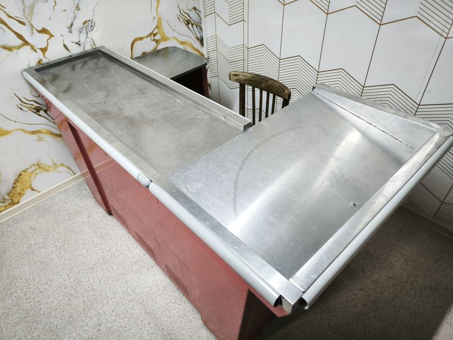 Продам витрины дерев и метал, шкаф