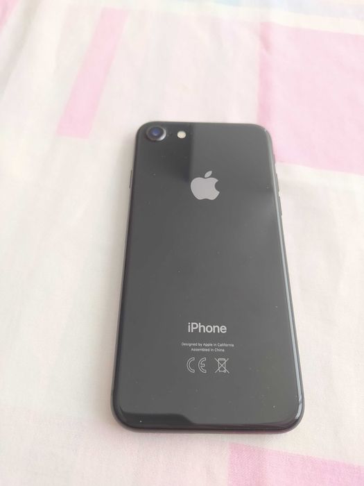 iPhone 8 64GB перфектен
