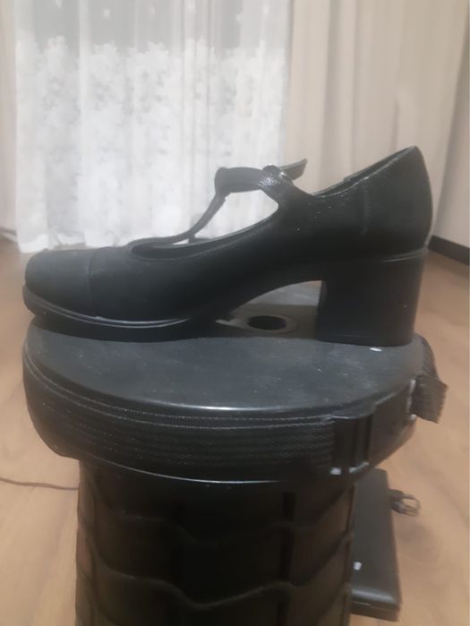 Туфли кожаные.