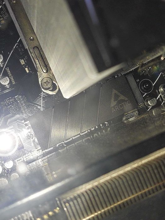 SSD 1TB M.2 Adata NVMe Legend 860 PCIe 4.0 Compatibil cu ps5, ca nou! + Heatsink