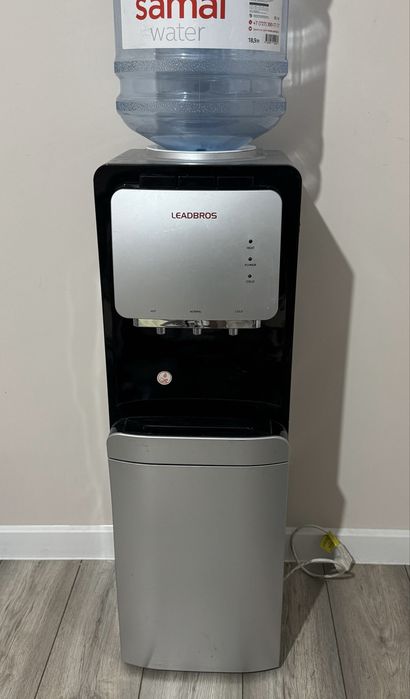 Продам кулер для воды (диспенсер)