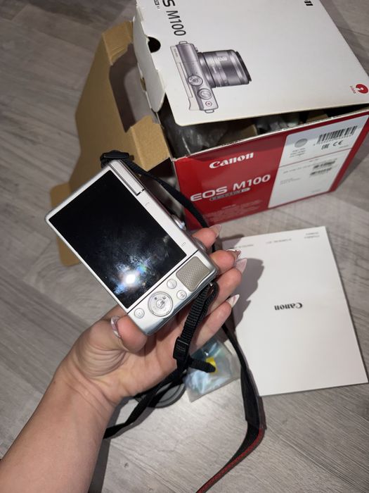 Фотоапарат Canon EOS M100 + обектив 15-45mm | 24MP | Въртящ екран