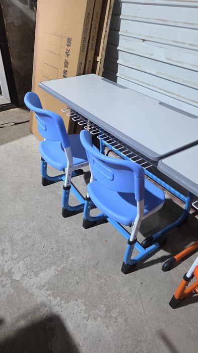 Двухместная детская парта со стульями