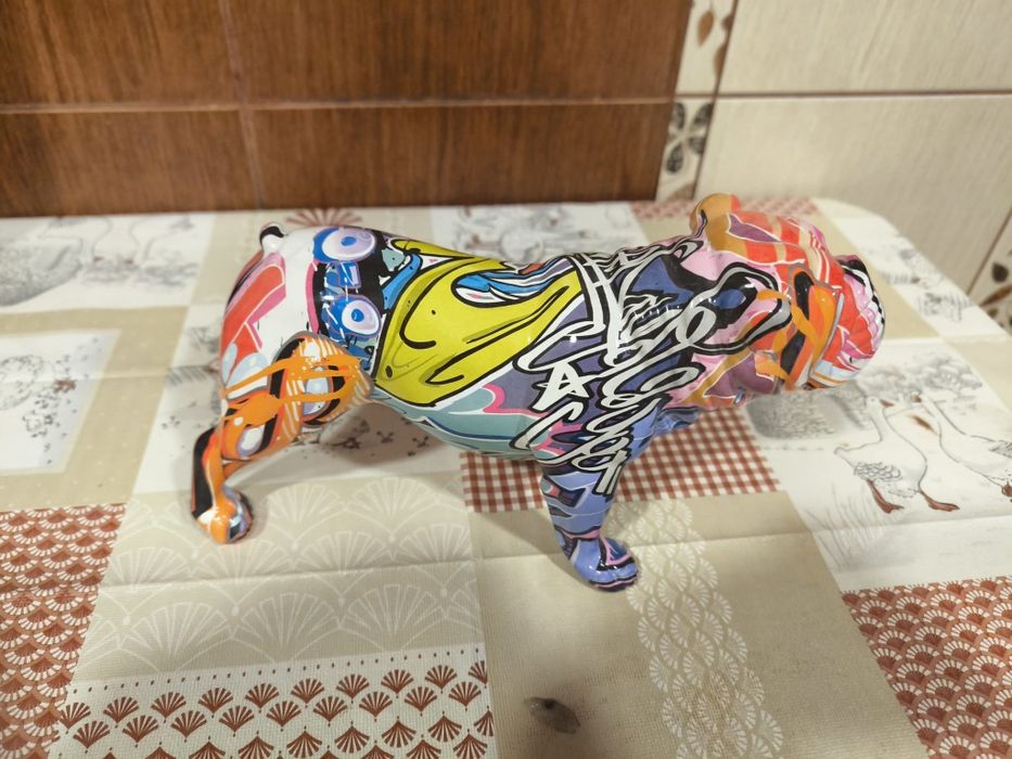 Figurină de câine Bulldog imprimată cu graffiti Statuie din rășină