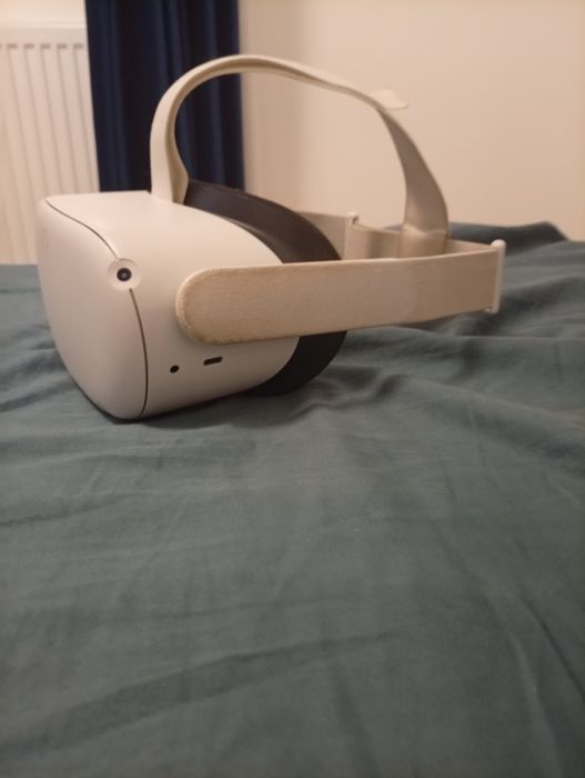 Vând VR oculus quest2