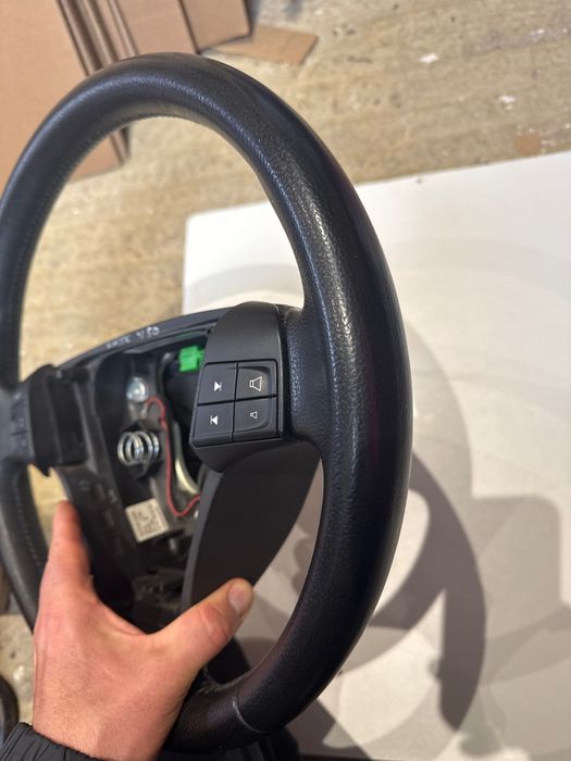 Volvo v50 кожен волан Волво в50