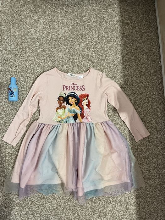 Детски дрехи който са носени, но са запазени.