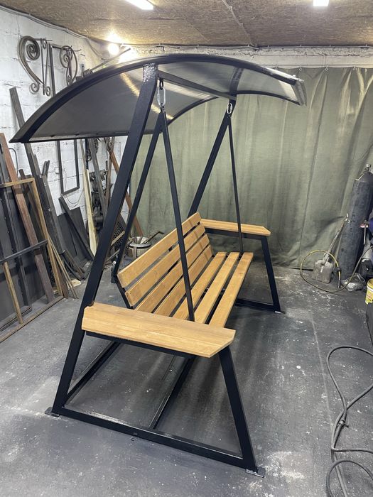 Качели в лофт стиле со столиками