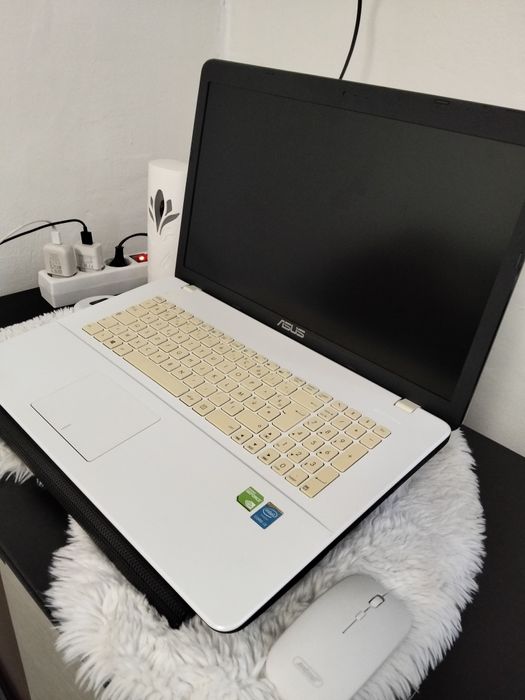 Vând Leptop asus i3