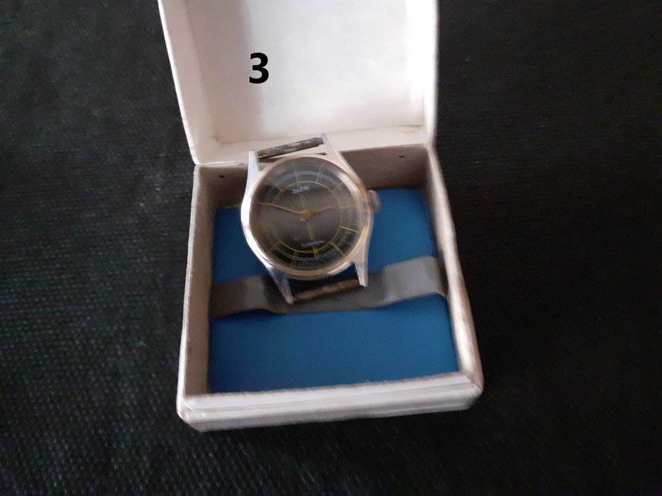 Часовник  с батерия и механични 0т 15 до 25 лв.