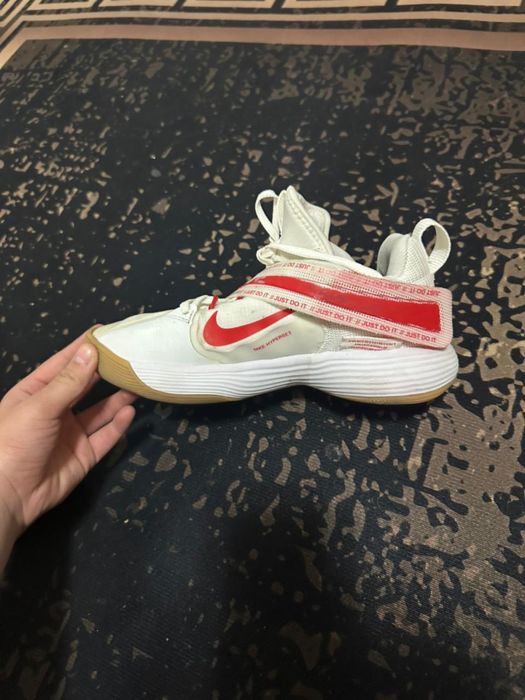 Профессиональные кроссовки для волейбола