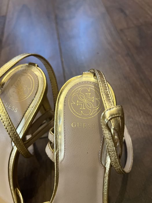 Sandale cu toc Guess