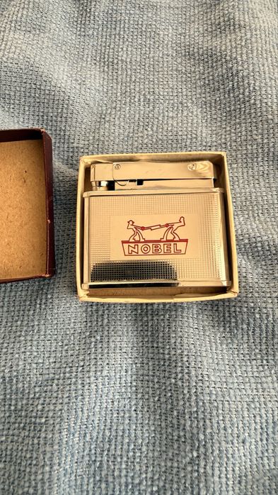 Noble", модел "K.Y.M.A. Excellent Automatic Lighter" запалка