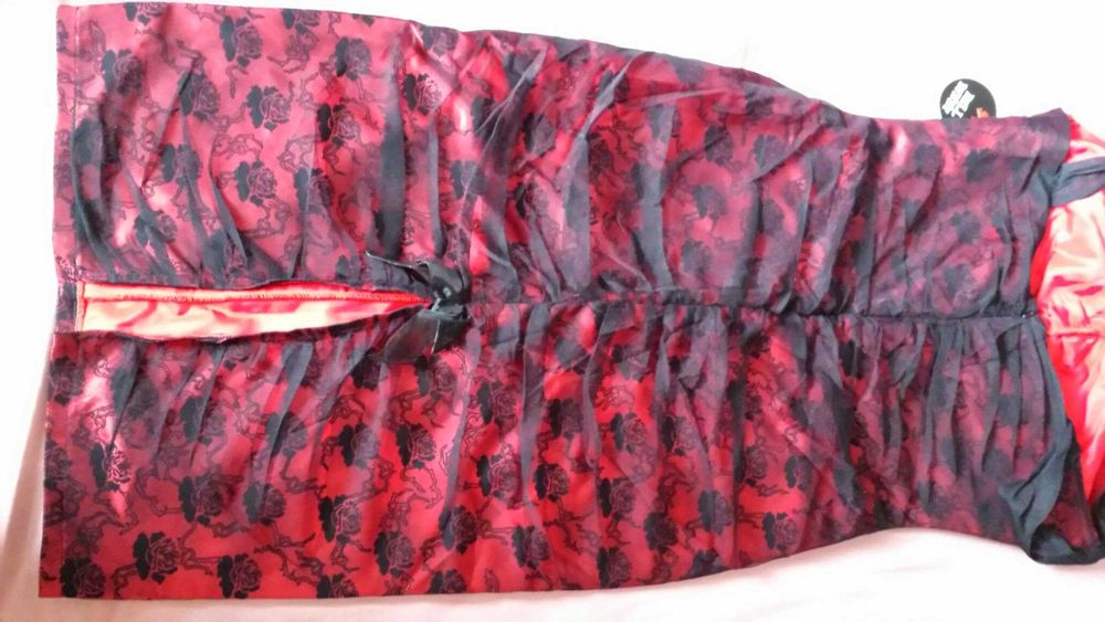 Готическа рокля в червено и черна дантела от UK - Hell Bunny