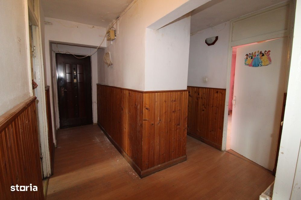 Vând apartament 4 camere în Hunedoara, M5-Rândunicii, 87mp, etaj 4 — fotografia 1