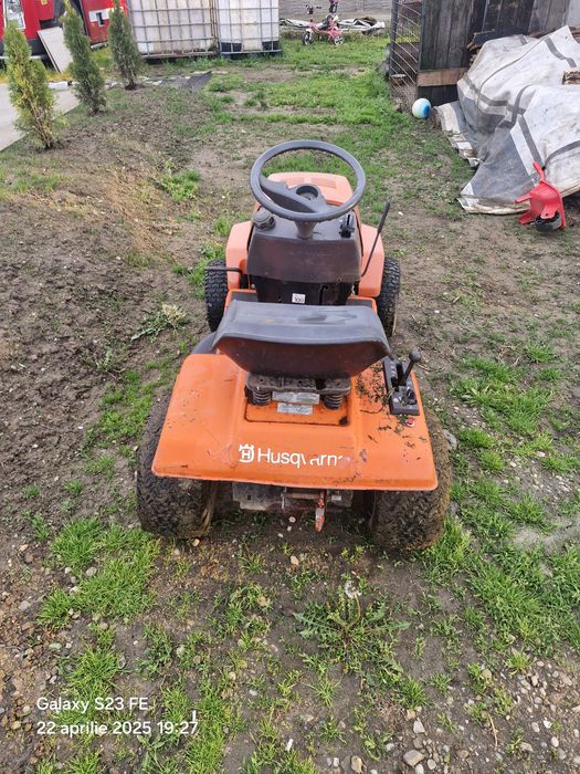 Tractorasi gazon