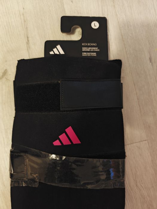 Protecții tibie Kickboxing / MMA Adidas – Noi cu etichetă (Mărimea L)