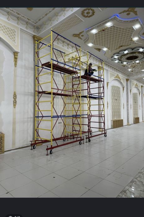 Леса с колесами лехкии