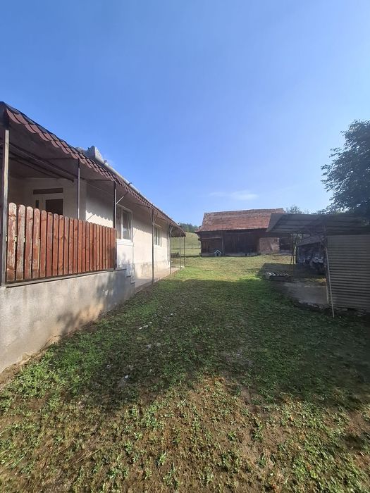 Vând  Casă  la  țară