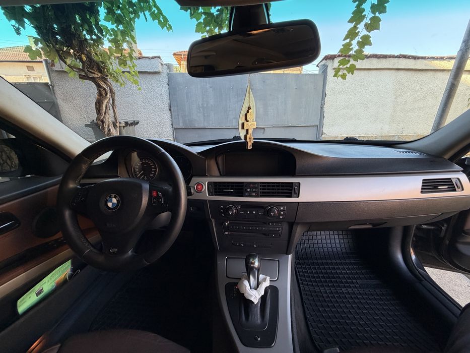 Продавам BMW 330xd e91