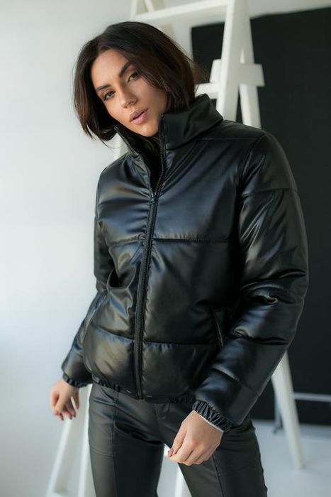 Продам весенние куртки