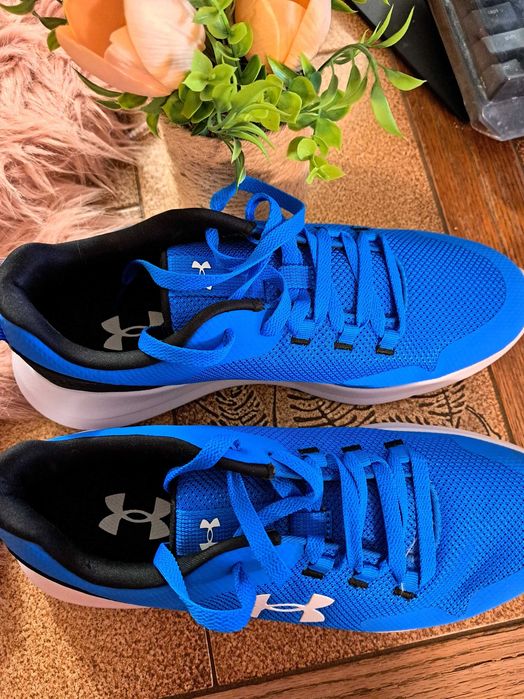 Pantofi sport barbatesc Under Armour 42.5 stare ca nou!