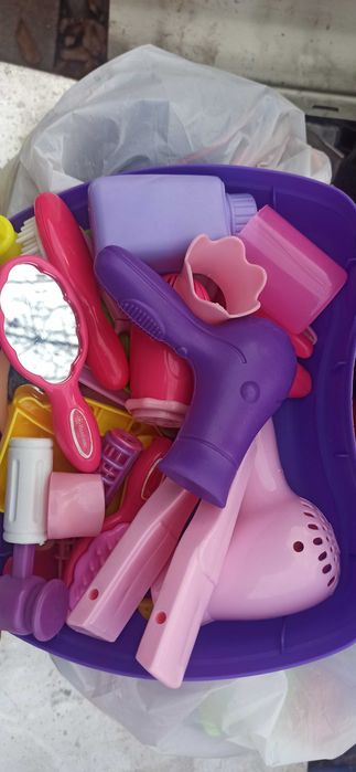 Продам игрушки парикмахерская и кухня