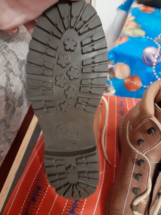 Ghete marimea 41 noi fara etichetă