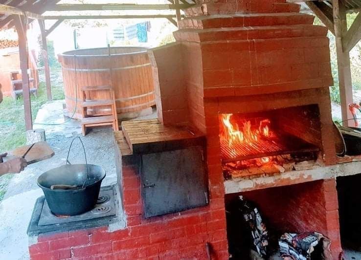 Cabana  cu  piscină  incălzită  și jacuzzi hidromasaj 38 de grade