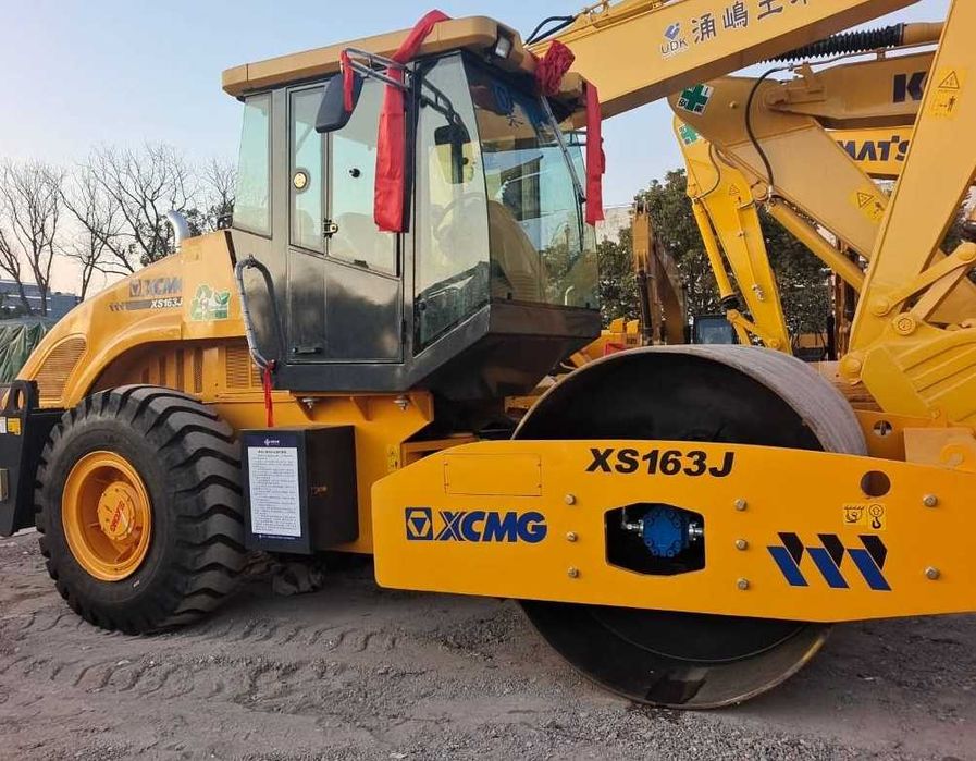 XCMG XS163 — 16-тонный гидравлический одновальцовый грунтовый каток