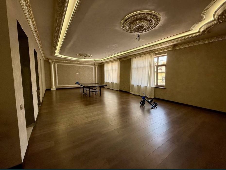 Гилам сарой битонкадан 350м ичкарига кирилади.
Хоналар сони: 8+ 3 Сану