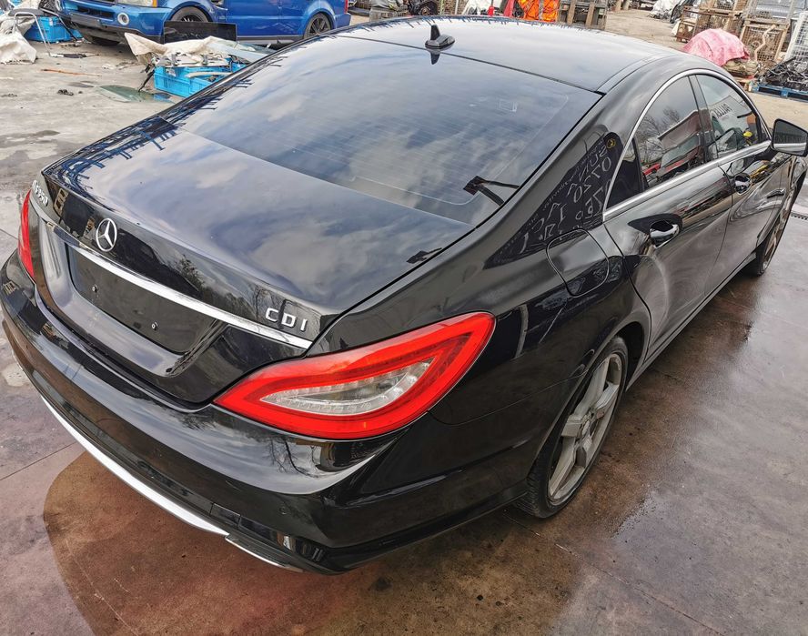 dezmembrez CLS 350 w218/bara fata w218/faruri w218