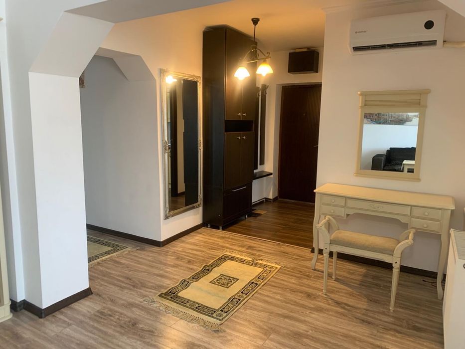 Vand apartament cu 3 camere