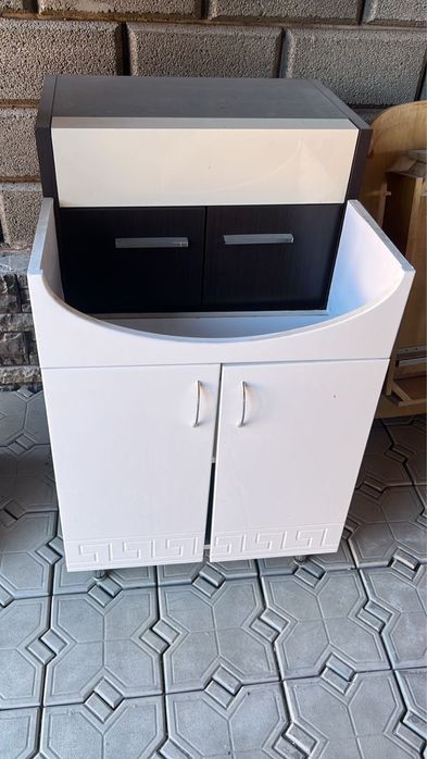 Продам раковину с тумбой