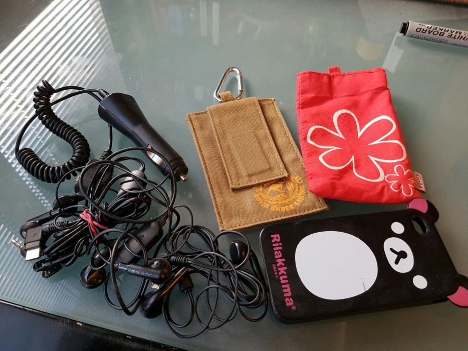 Лот Аксесоари за GSM  за 5 лв.