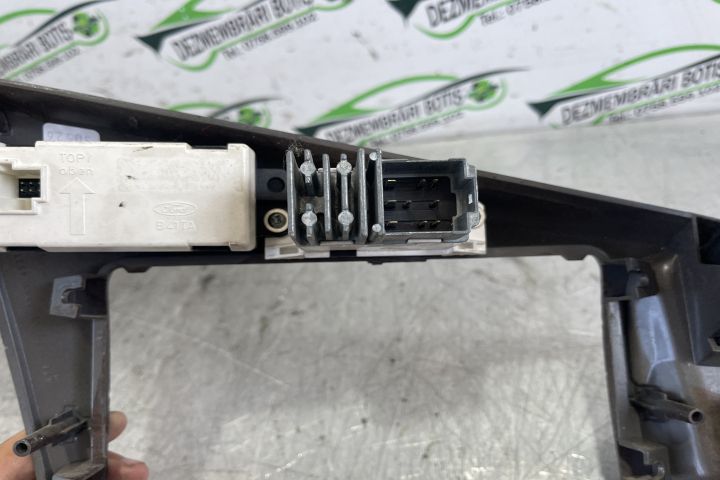 Buton avarie 98ABA046A04 / 98AB-A046A04 Ford Focus prima generatie