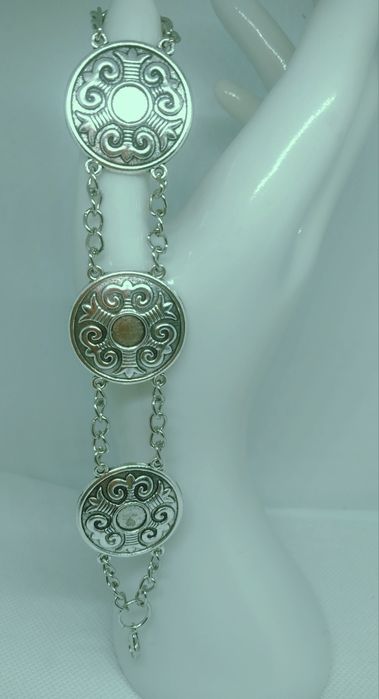 Женский браслет ручной работы.