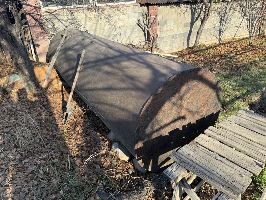 Цистерна диаметр 1,2 м, длина 3,8 м