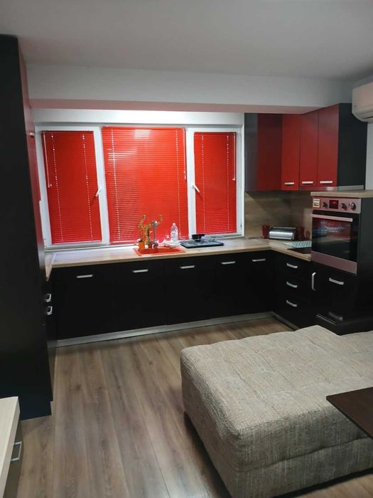 Дава се под наем Тристаен апартамент в Пазарджик, Център - 68 кв.м за 5.1 € - Снимка #1