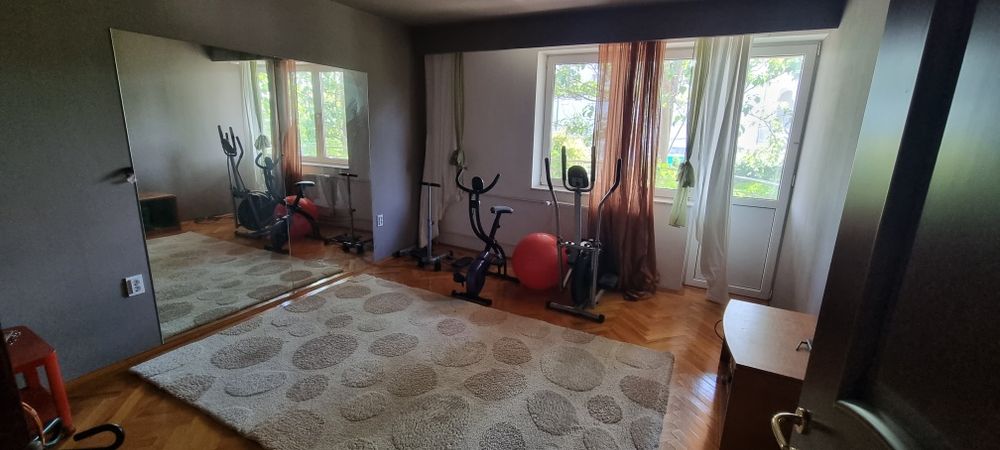 Voluntari vila 7 camere + spatiu depozit 200mp + garaj