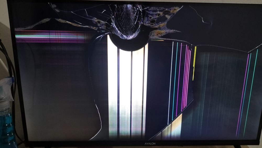 Продам телевизор сломался на ремонт