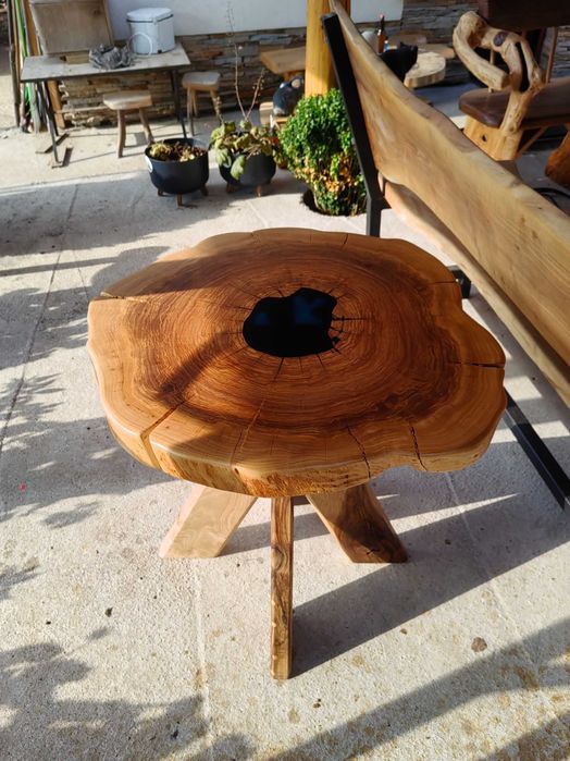 Масивна масичка маслина и орех