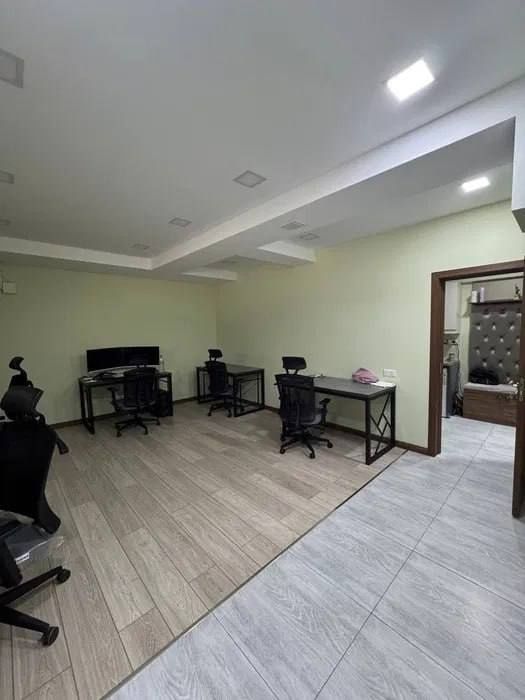 Под офис круг Абай 2комнаты