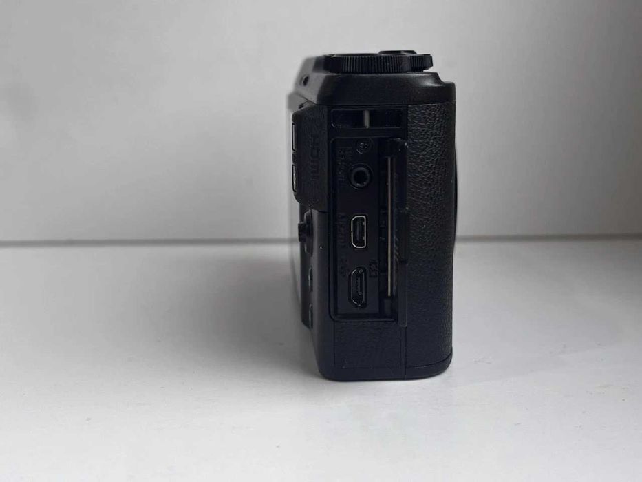 Fujifilm Fuji XF10 Black 24.2MP Digital Camera with APC-C Sensor